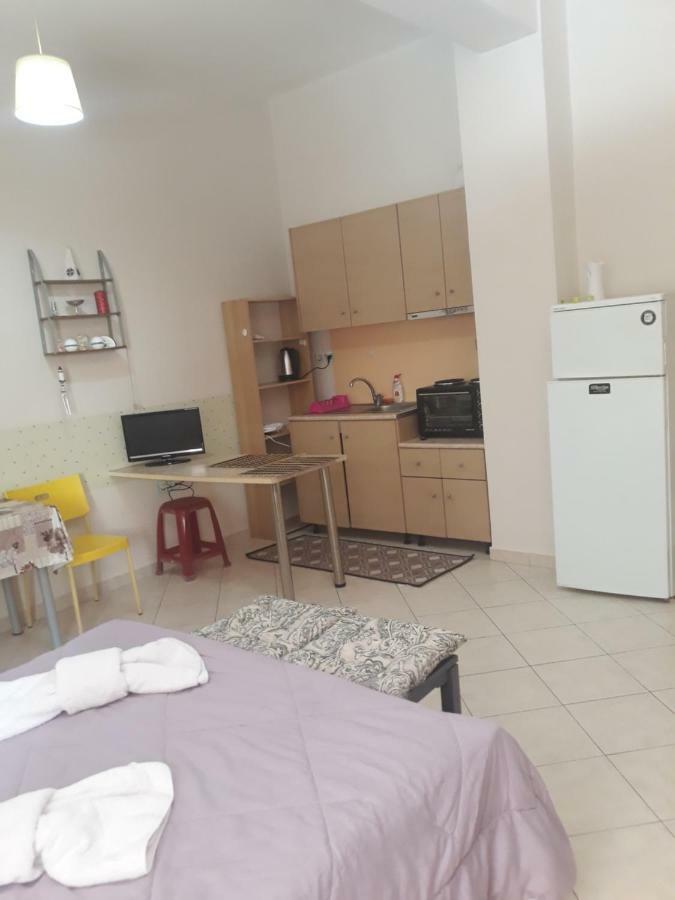 Cozy Apartment In The Center Of Aighion Achaia - Ground Floor - Ισόγειο Στουντιο Egio Habitación foto